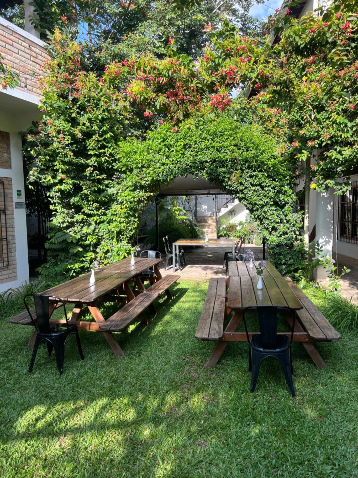 Jardin Cafe Hotel & Restaurant Грасиас Экстерьер фото
