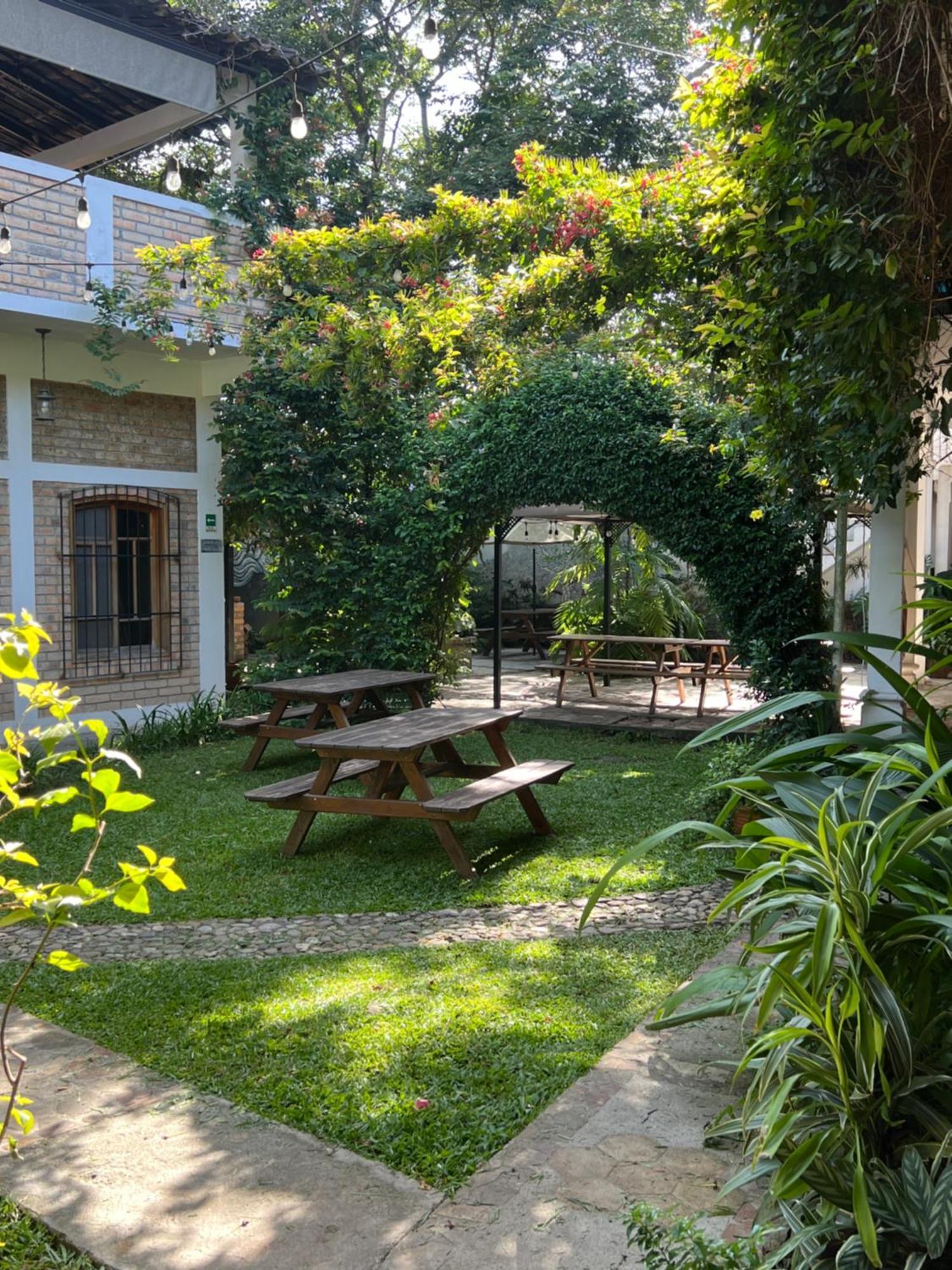 Jardin Cafe Hotel & Restaurant Грасиас Экстерьер фото